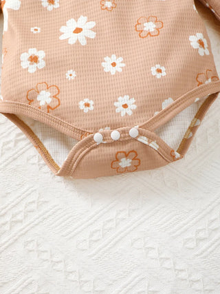 Daisy Ruffle Baby Outfit – Floral Bodysuit, Bloomers & Headband Set - Post & Poppy