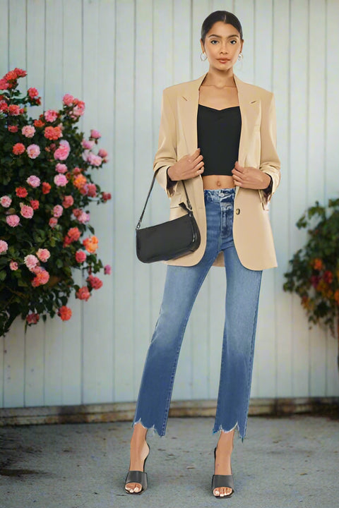 Casual outfit with high rise washed jeans and wide waistband
